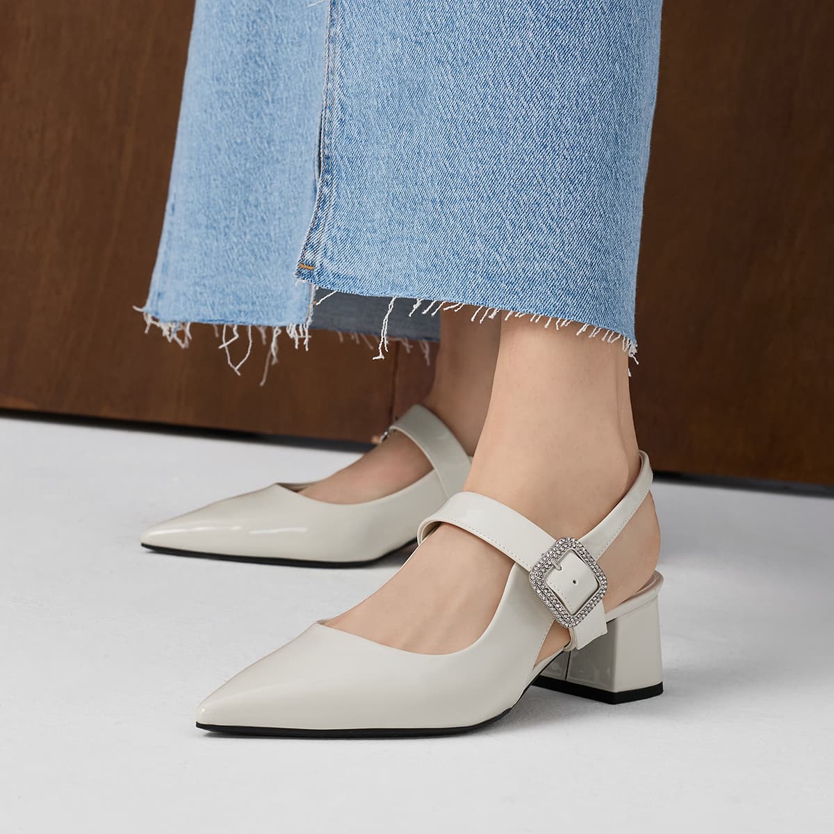 Туфли CHARLES&KEITH PU туфли-лодочки с квадратной пряжкой и стразами, грубый каблук 5,3 см, мел белый - изображение 4