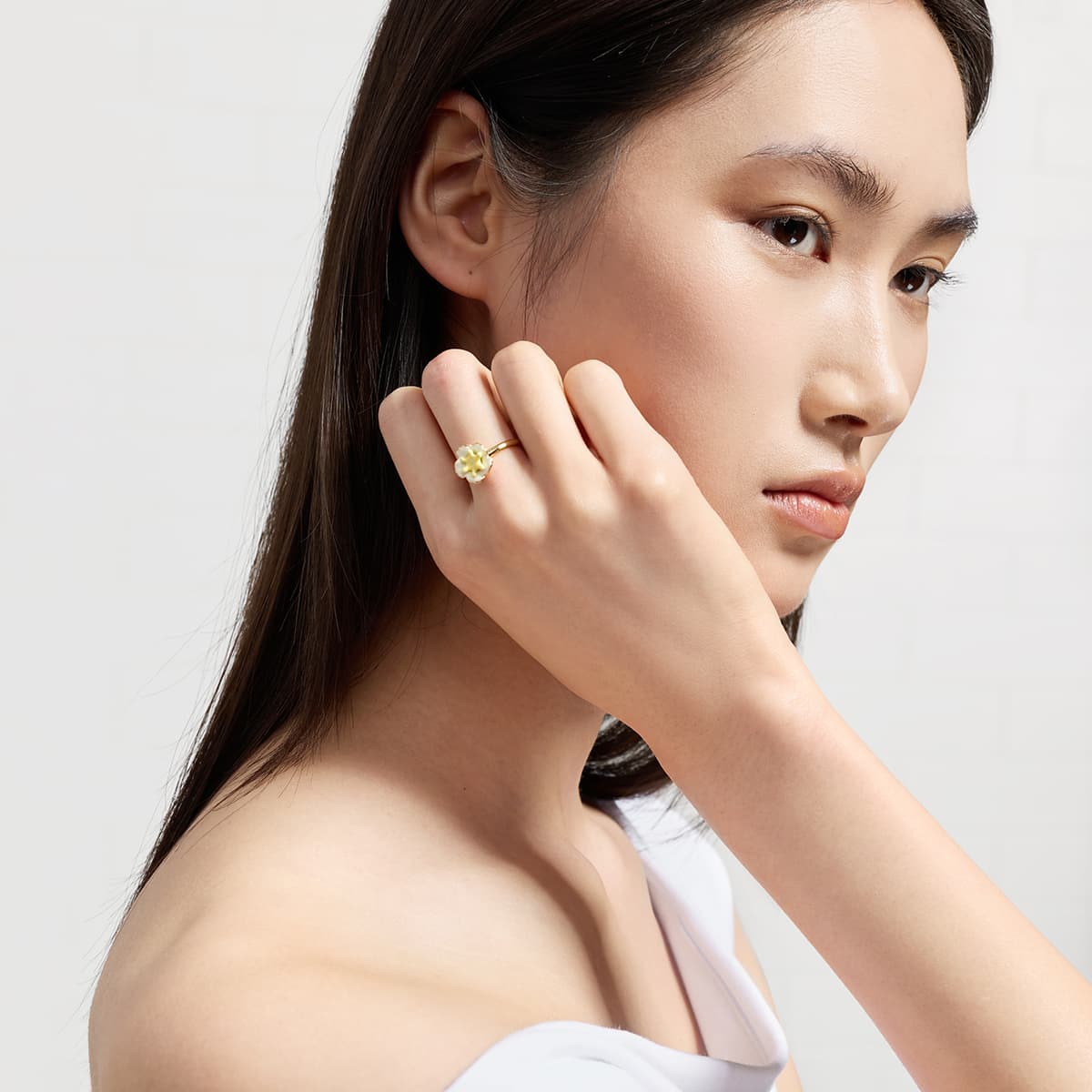 Кольцо CHARLES&KEITH Золотое кольцо из латуни с маргариткой, закрытое, женское, серия Berry Blossom - изображение 6
