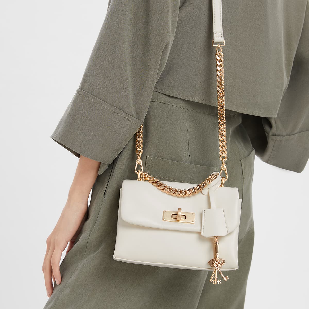 Сумка CHARLES KEITH ПУ (полиуретан) Сумки Маленькие Женские Черный Кремовый Молочный Белый Светло-Розовый Светло-Розовый - изображение 7