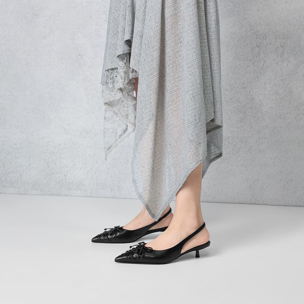 Туфли CHARLES&KEITH Весенние сандалии с заостренным носком, оборками, бантом и низким каблуком 4 см - изображение 4
