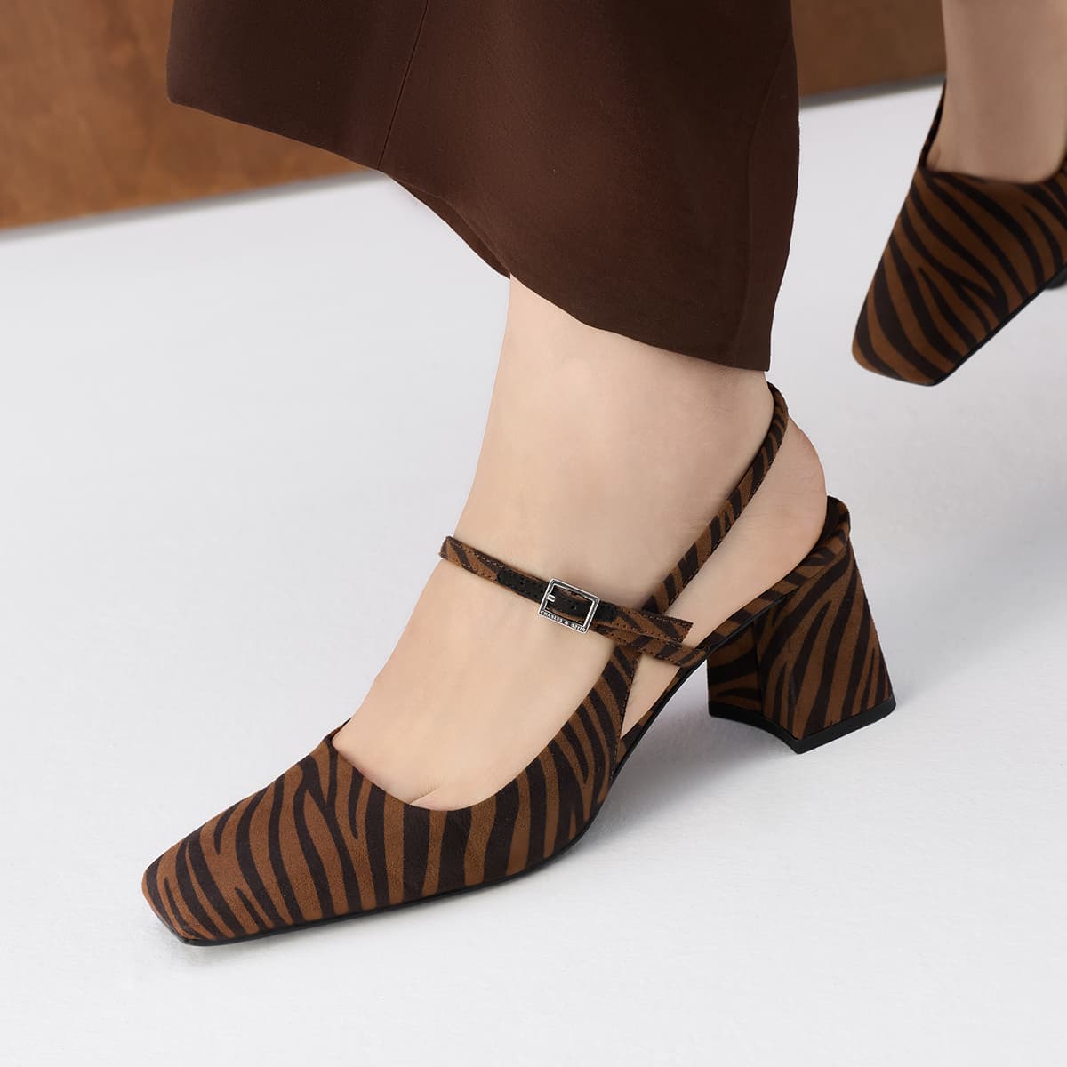Туфли CHARLES&KEITH Туфли Мэри Джейн с квадратным носком на грубом каблуке 7,7 см женские - изображение 4