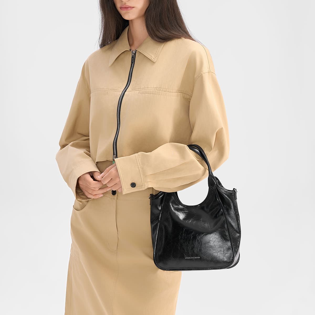 Сумка CHARLES&KEITH Минималистичная сумка-тоут PU маленький размер женский черный/темно-бордовый - изображение 6