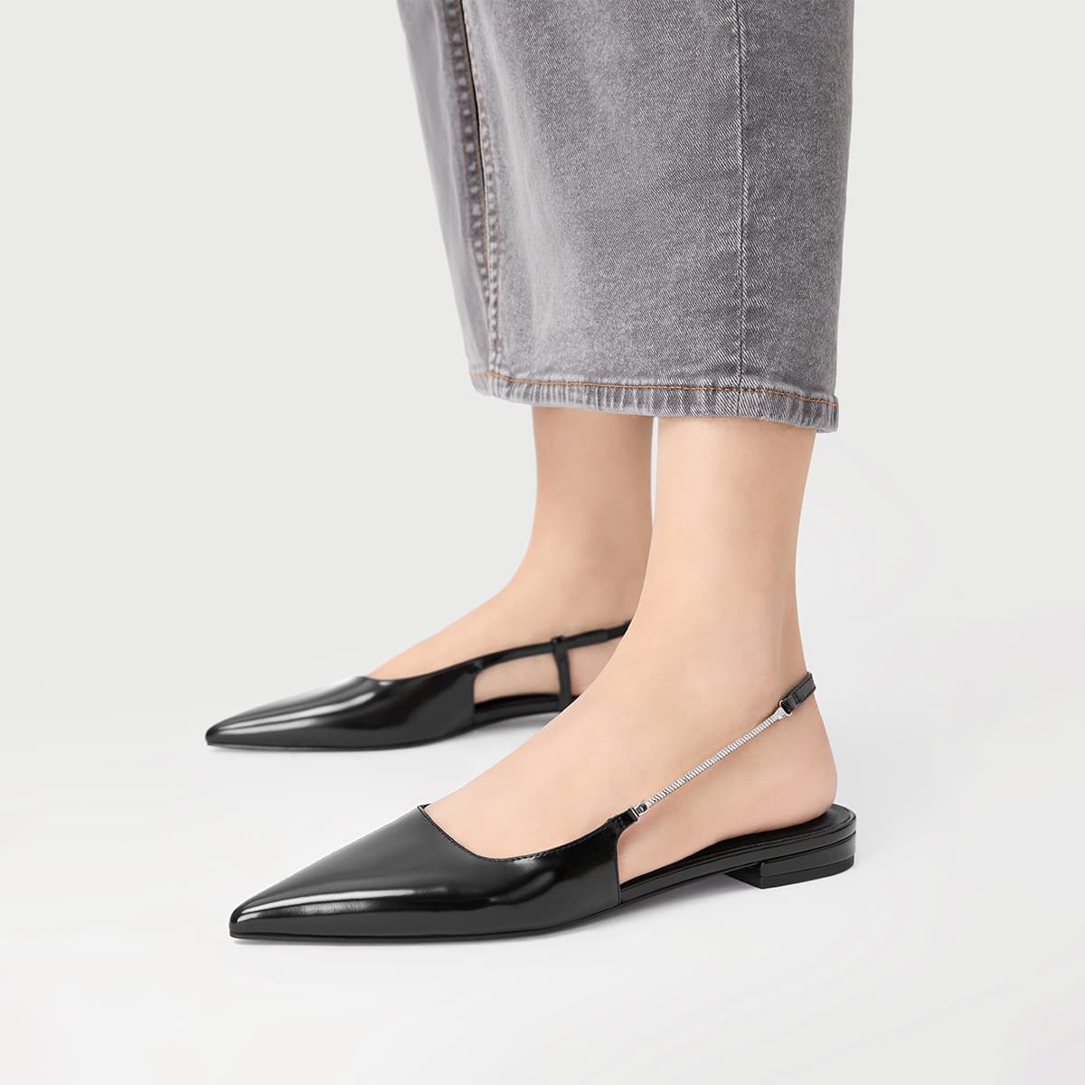 Тапочки CHARLES&KEITH Женские повседневные туфли с цепочкой и заостренным носком PU Французский стиль 2,5 см - изображение 11