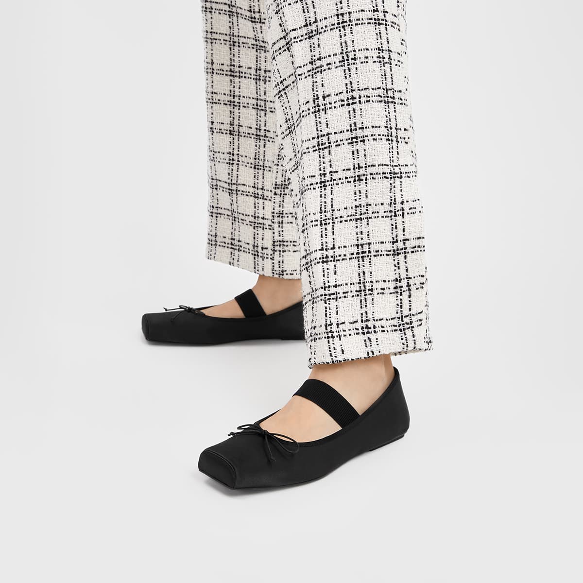 Тапочки CHARLES&KEITH Женские повседневные балетки с бантом и квадратным носком PU 0,8 см - изображение 6