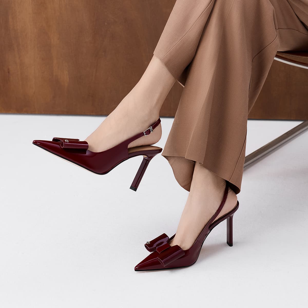 Туфли CHARLES&KEITH Элегантные сандалии с бантом и заостренным носком из натуральной кожи на узком каблуке 10 см - изображение 14