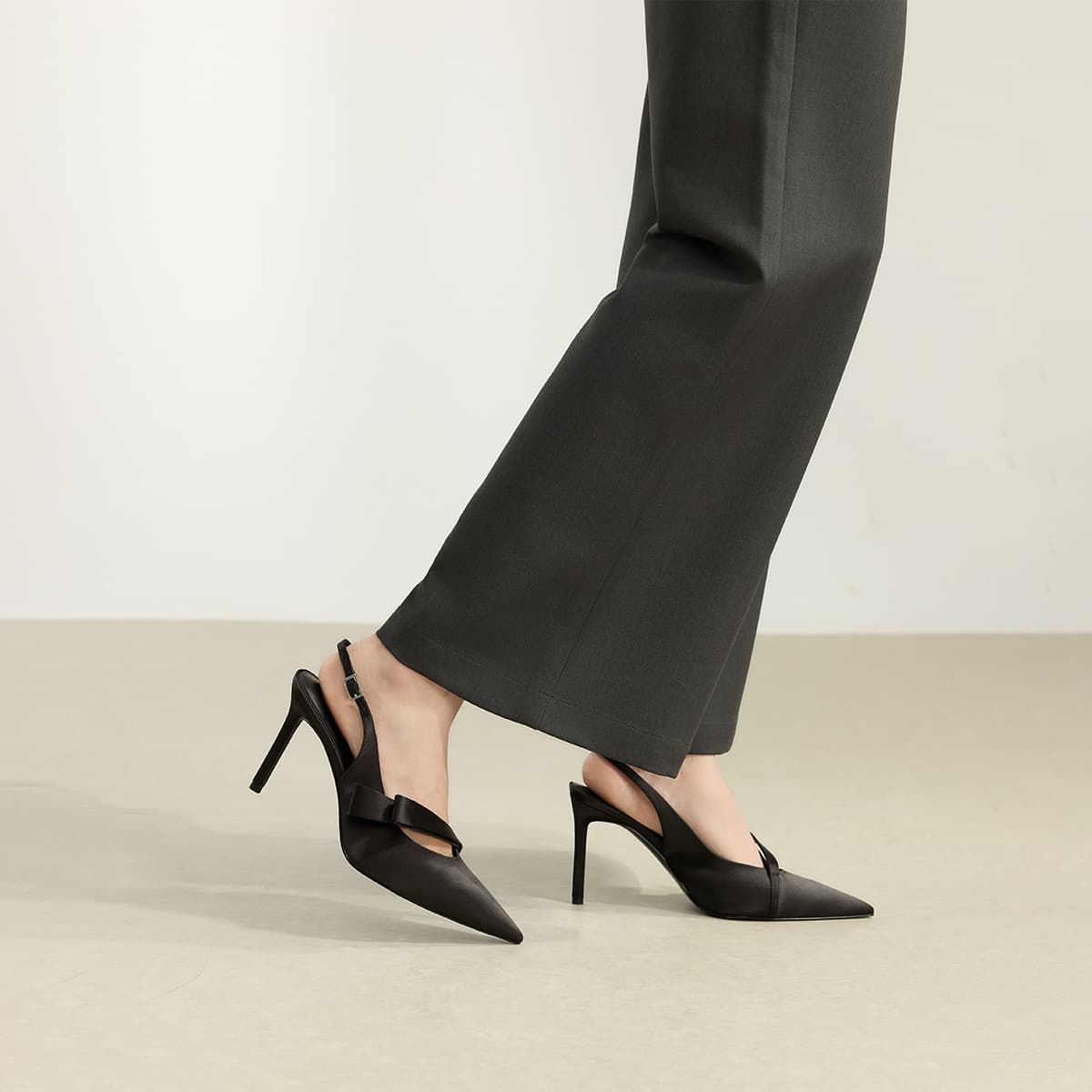 Шлёпанцы CHARLES KEITH Маленькие сандалии CK из ткани с одним ремешком 9 см женские - изображение 4