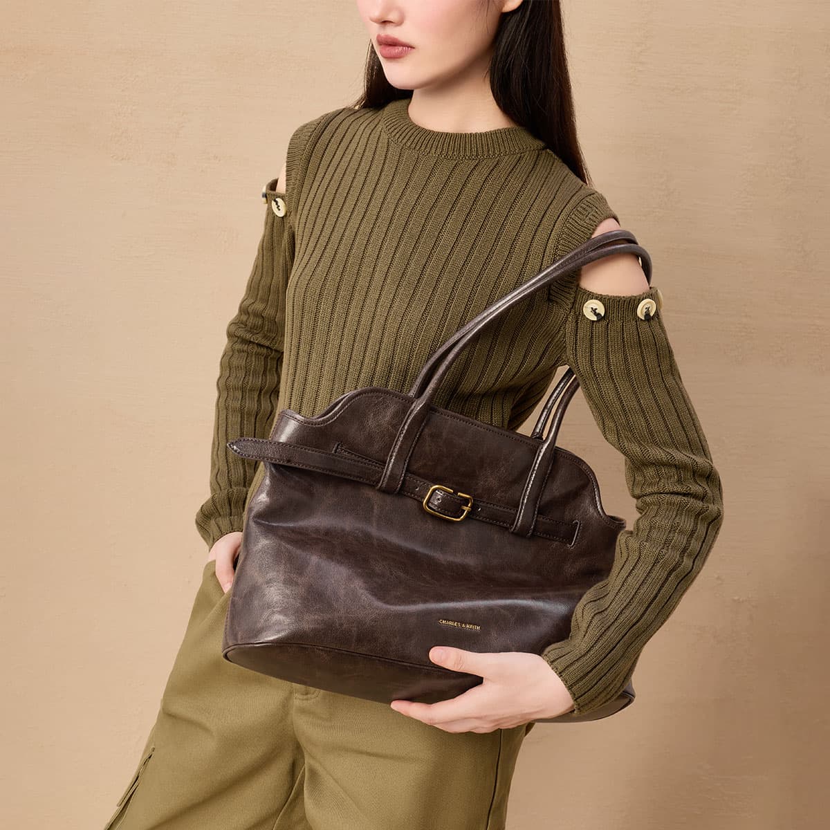 Мини-сумка CHARLES KEITH ПУ (полиуретан) Одно плечо Сумка Большая Женская Кофейная Черная - изображение 6