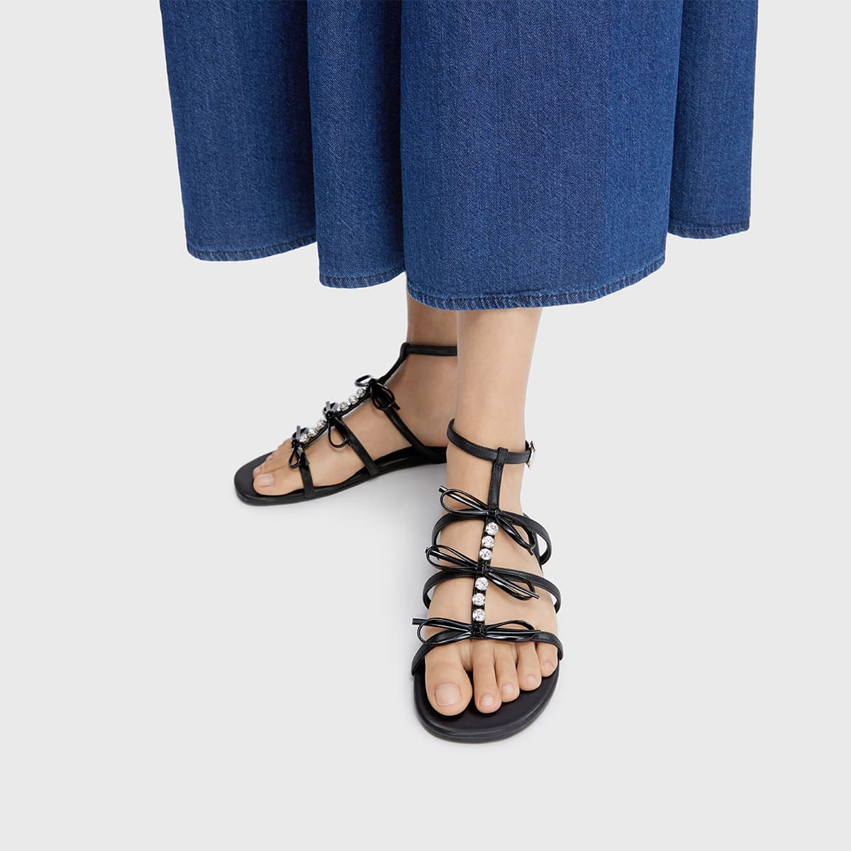 Шлёпанцы CHARLES&KEITH PU сандалии с бантом и стразами на плоской подошве в гладиаторском стиле 1,5 см женские - изображение 7