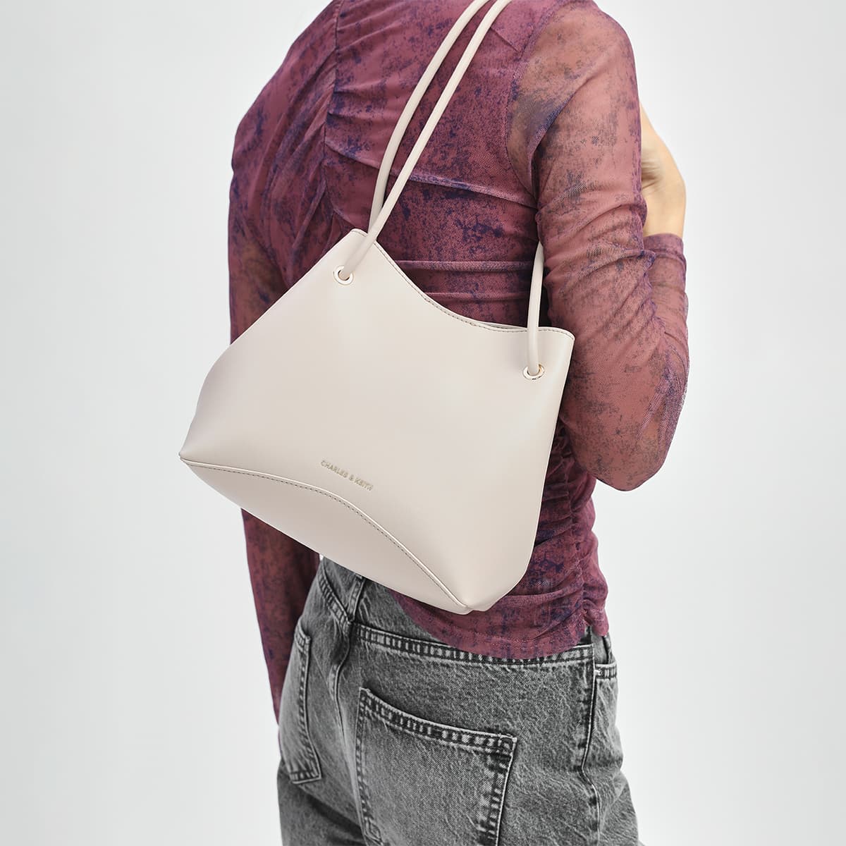 Сумка CHARLES&KEITH Oat Toffee Shoulder Bag Medium - изображение 4