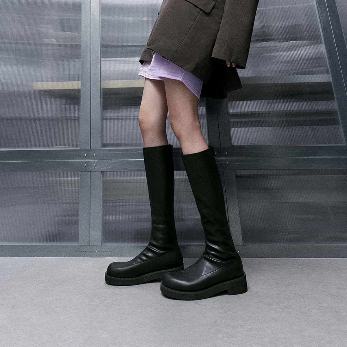 Ботинки CHARLES&KEITH Женские высокие сапоги на платформе с круглым носком и молнией сзади из PU замши, высота каблука 5 см - изображение 5
