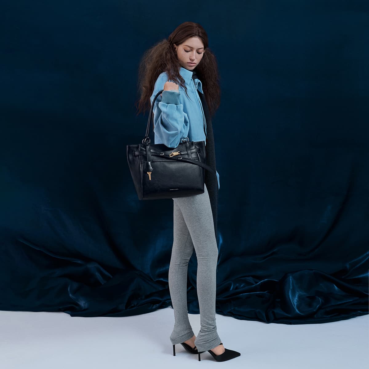 Мини-сумка CHARLES KEITH ПУ (полиуретан) Сумка через плечо Большая Женская Винтажная модель Дубленый Черный - изображение 5