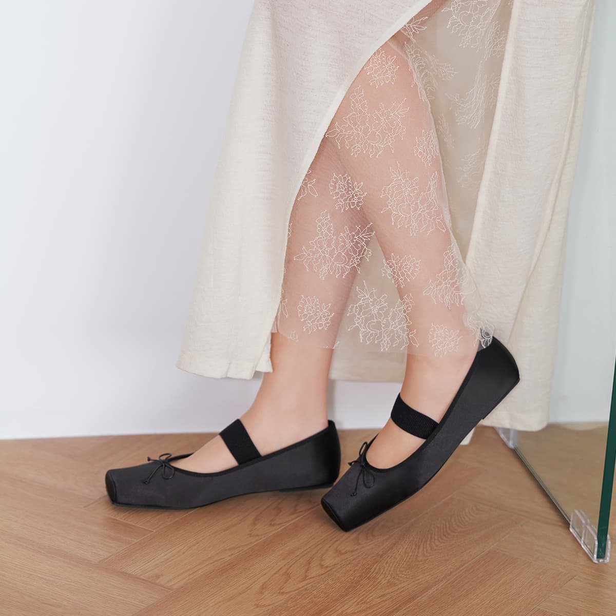 Тапочки CHARLES&KEITH Женские повседневные балетки с бантом и квадратным носком PU 0,8 см - изображение 4