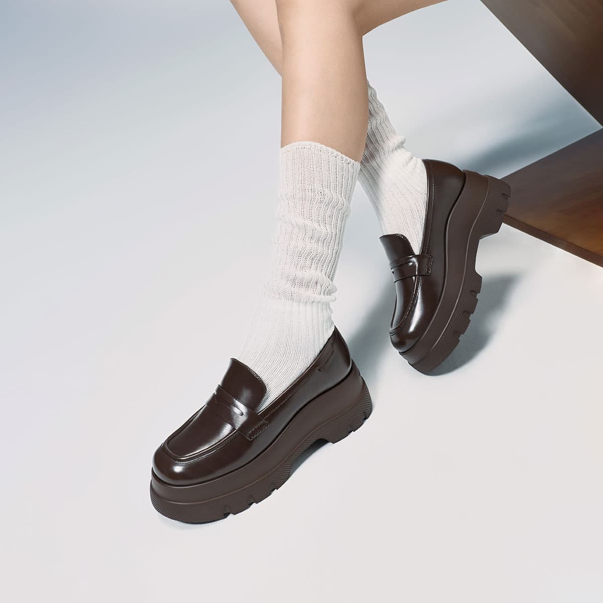 Лоферы CHARLES&KEITH PU Круглый носок Преппи стиль на платформе Увеличение роста Слипоны Лоферы 6,3 см Женский - изображение 5