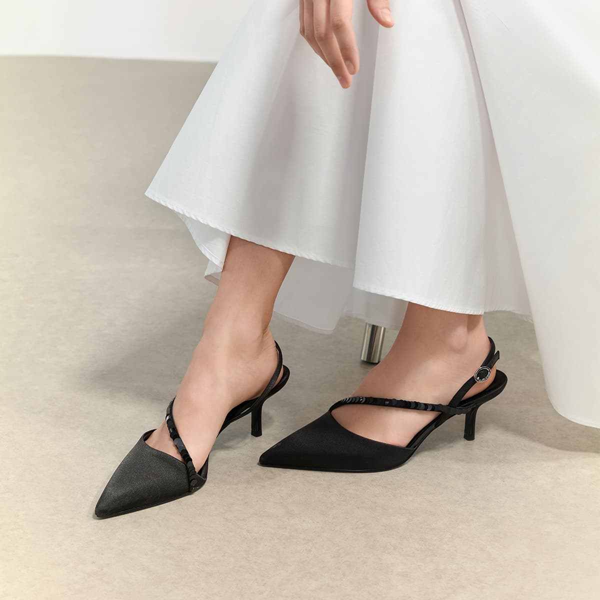 Шлёпанцы CHARLES&KEITH Элегантные Летние Свадебные Туфли Из Сатина С Острым Носком И Высоким Каблуком 6 См, Сандалии С Ремешком - изображение 4