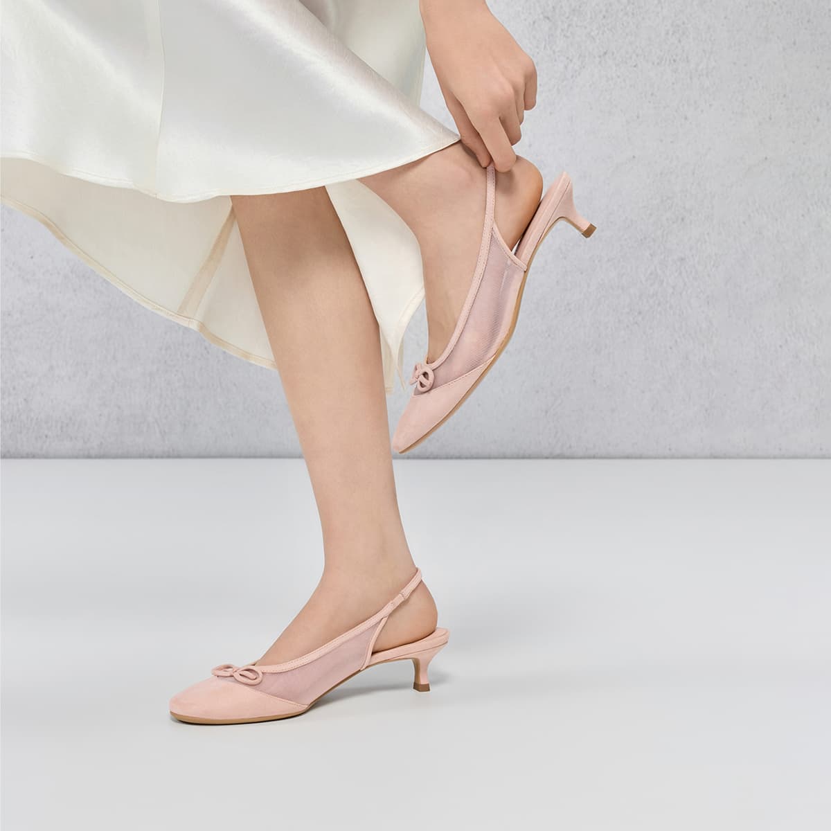 Туфли CHARLES&KEITH Весенние марлевые босоножки с бантом на узком каблуке 4 см - изображение 4