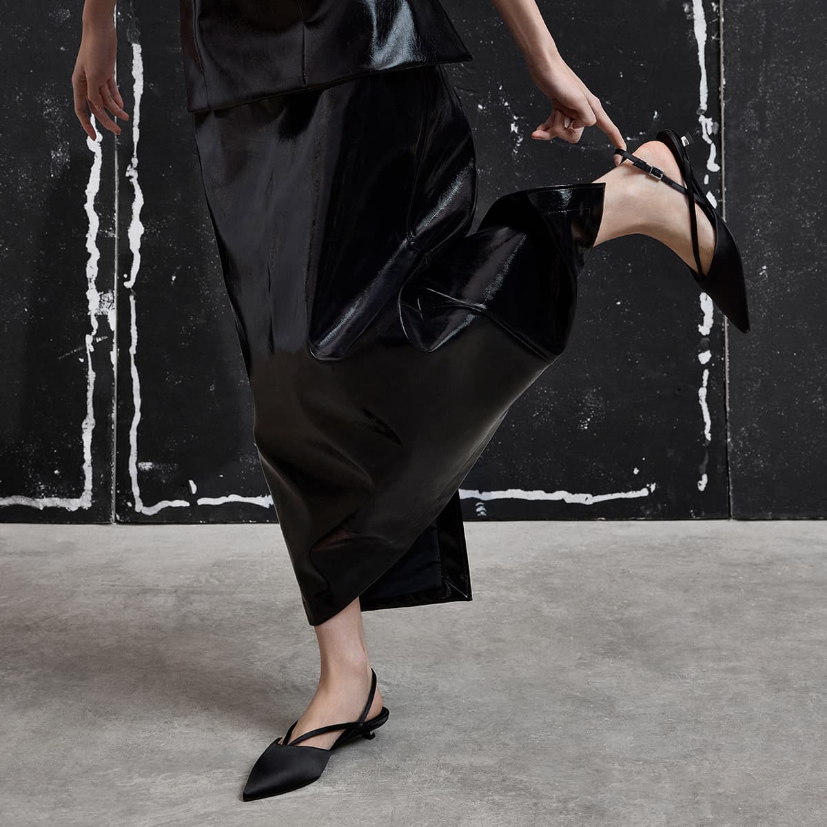 Шлёпанцы CHARLES KEITH Маленький Ck ПУ (полиуретан) Текстиль One Шнуровка Сандалии 2,5 см Женские - изображение 4
