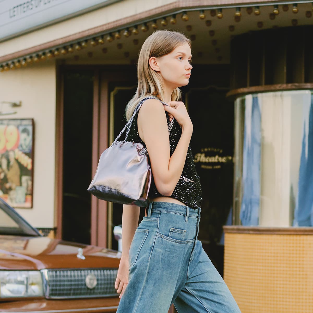 Сумка через плечо CHARLES&KEITH Сумка через плечо среднего размера для женщин в стиле хобо и ведрообразная с цепочкой и шнурком Черный/Кремово-молочный белый/Оловянно-серый - изображение 5