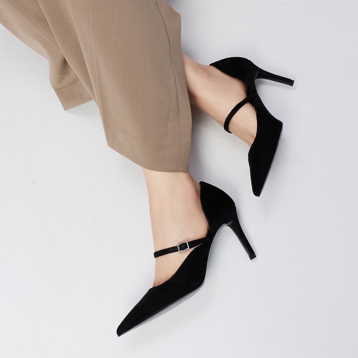 Туфли CHARLES&KEITH Женские туфли на узком каблуке 8,1 см с острым носком и текстурированной черной тканью - изображение 5