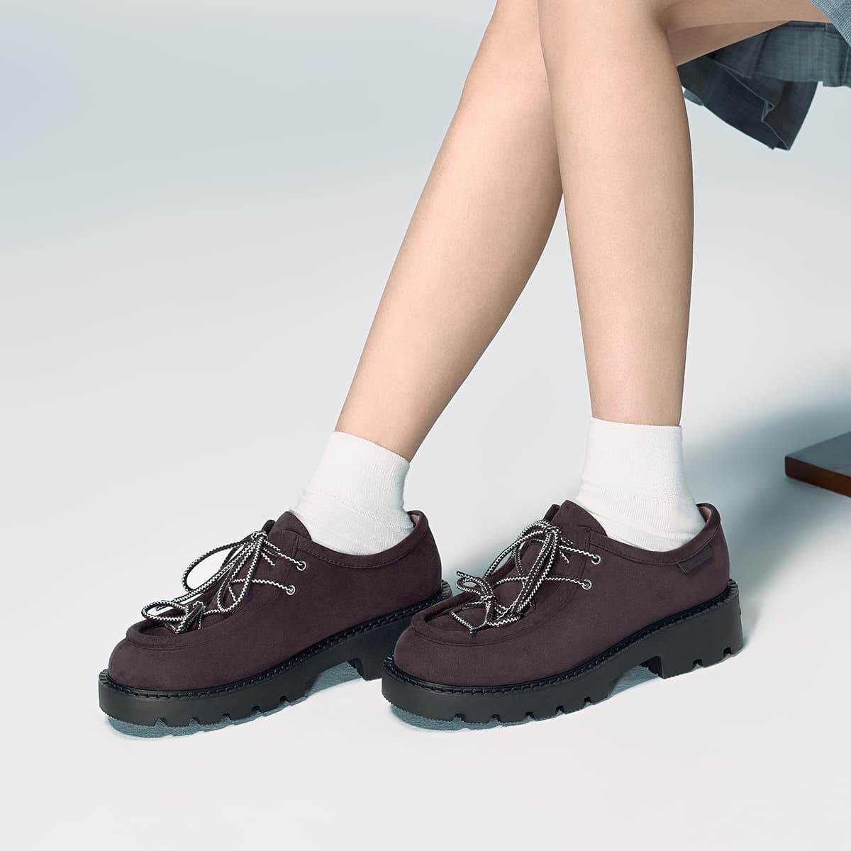 Тапочки CHARLES&KEITH Женские повседневные туфли на платформе 4,6 см из искусственной замши со шнуровкой - изображение 4