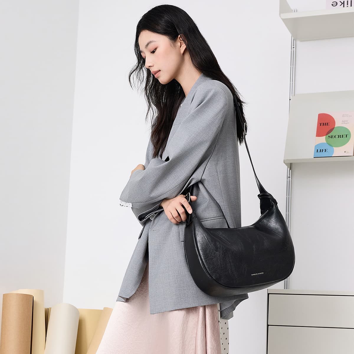 Мини-сумка CHARLES KEITH Сумка через плечо Черная (Брелок включен) Женская - изображение 5