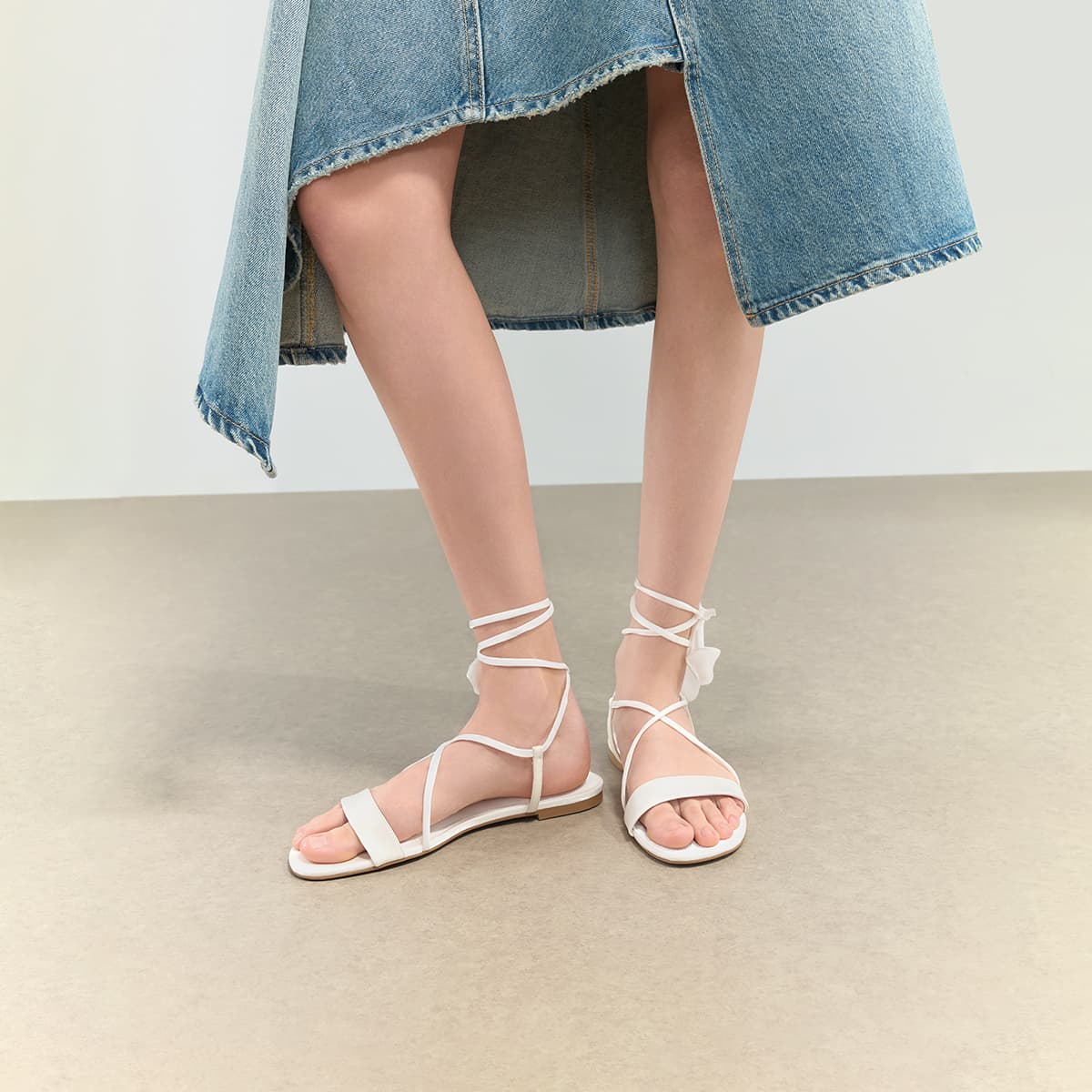 Шлёпанцы CHARLES KEITH Маленький Ck Ткань one Шнуровка Сандалии 1,2см Женские - изображение 4