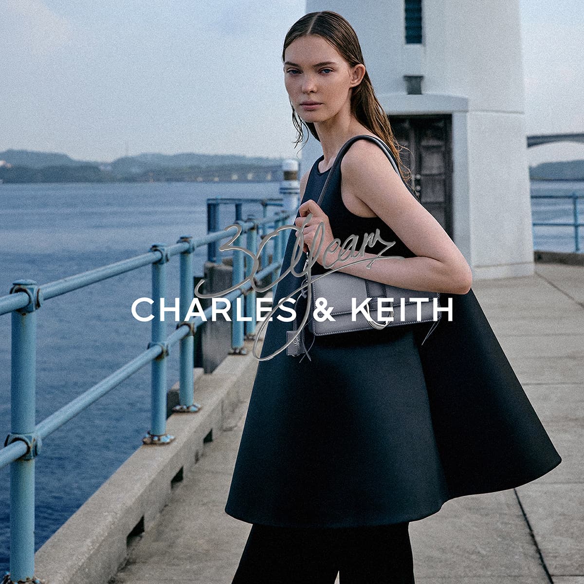 Мини-сумка CHARLES KEITH Сумка через плечо Серого цвета (включая аксессуары) Женская - изображение 6