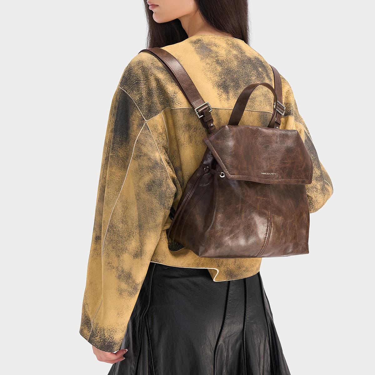 Рюкзак CHARLES KEITH ПУ (полиуретан) Рюкзаки Средний Женский Кофейный Черный - изображение 5