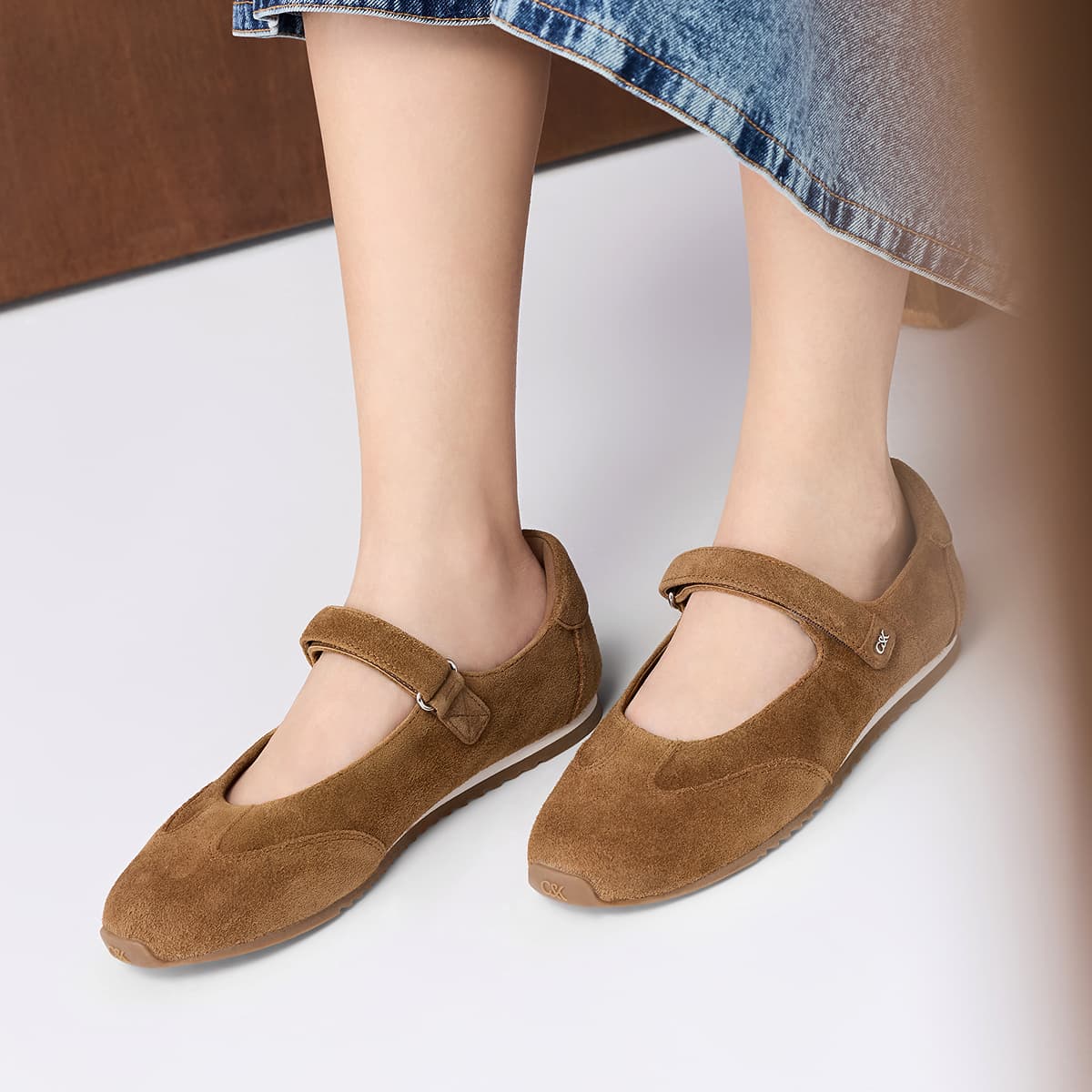 CHARLES&KEITH Верхний слой коровьей кожи Искусственная замша Плоский Туфли Мэри Джейн 1,1 см Женский - изображение 5
