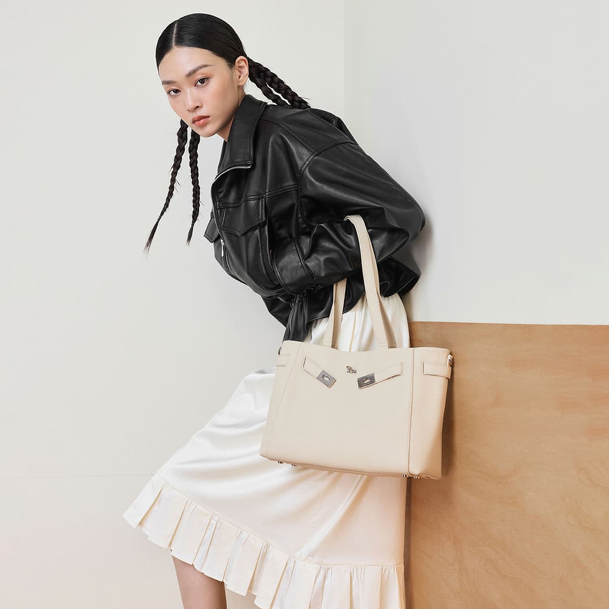 Мини-сумка CHARLES KEITH Переработанная кожа Сумки через плечо Большой Женские Черный розовый Белый - изображение 4