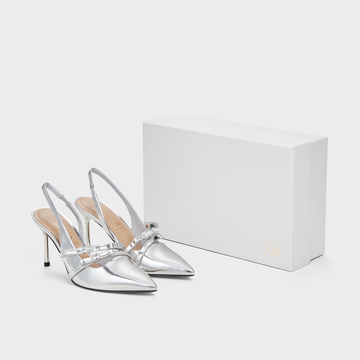 Шлёпанцы CHARLES&KEITH Сандалии на высоком каблуке (8 см) с бантом и заостренным носком из овечьей кожи и сатина, серебристые - изображение 4