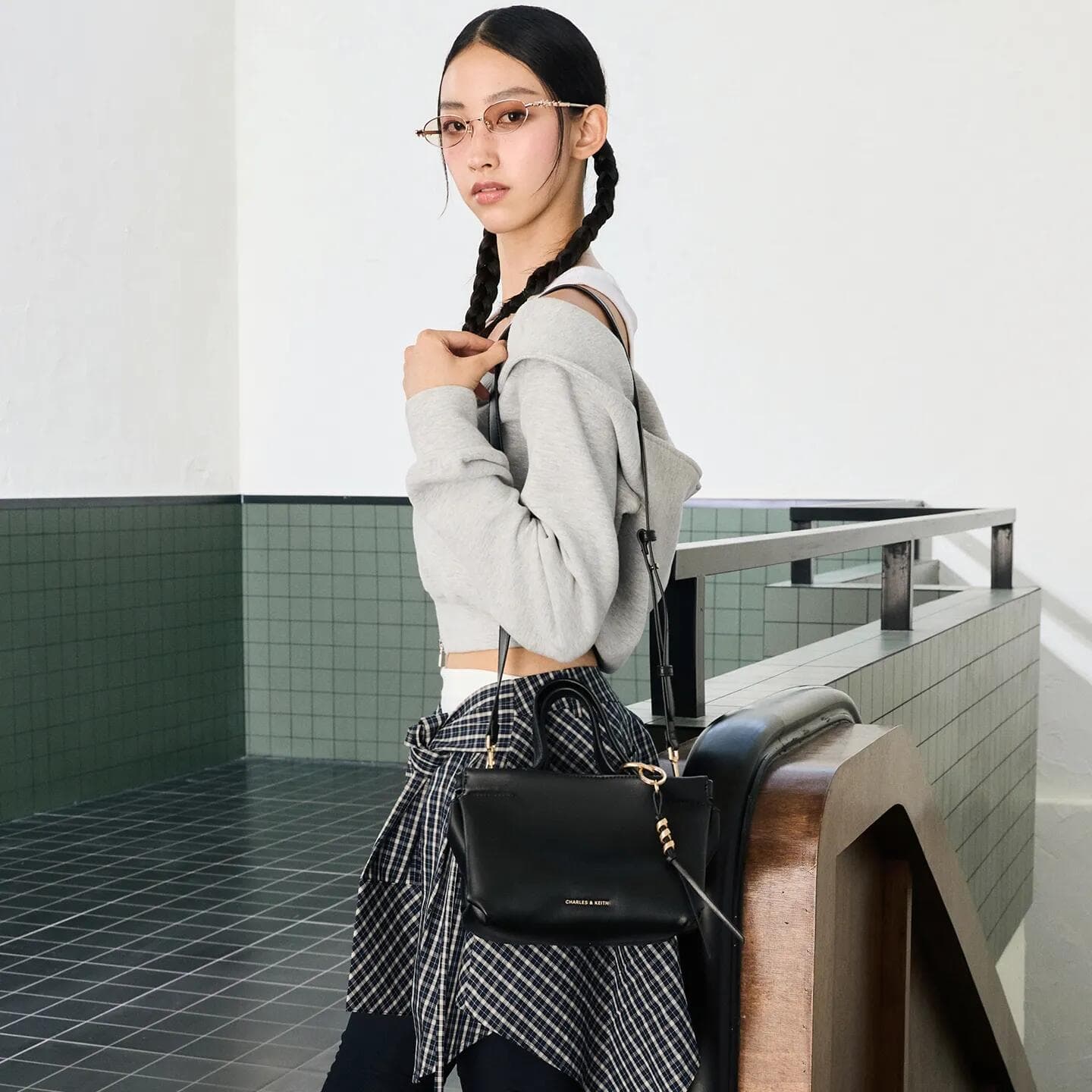 Сумка CHARLES KEITH Сумки Черный (Брелок Включен) Женские - изображение 4