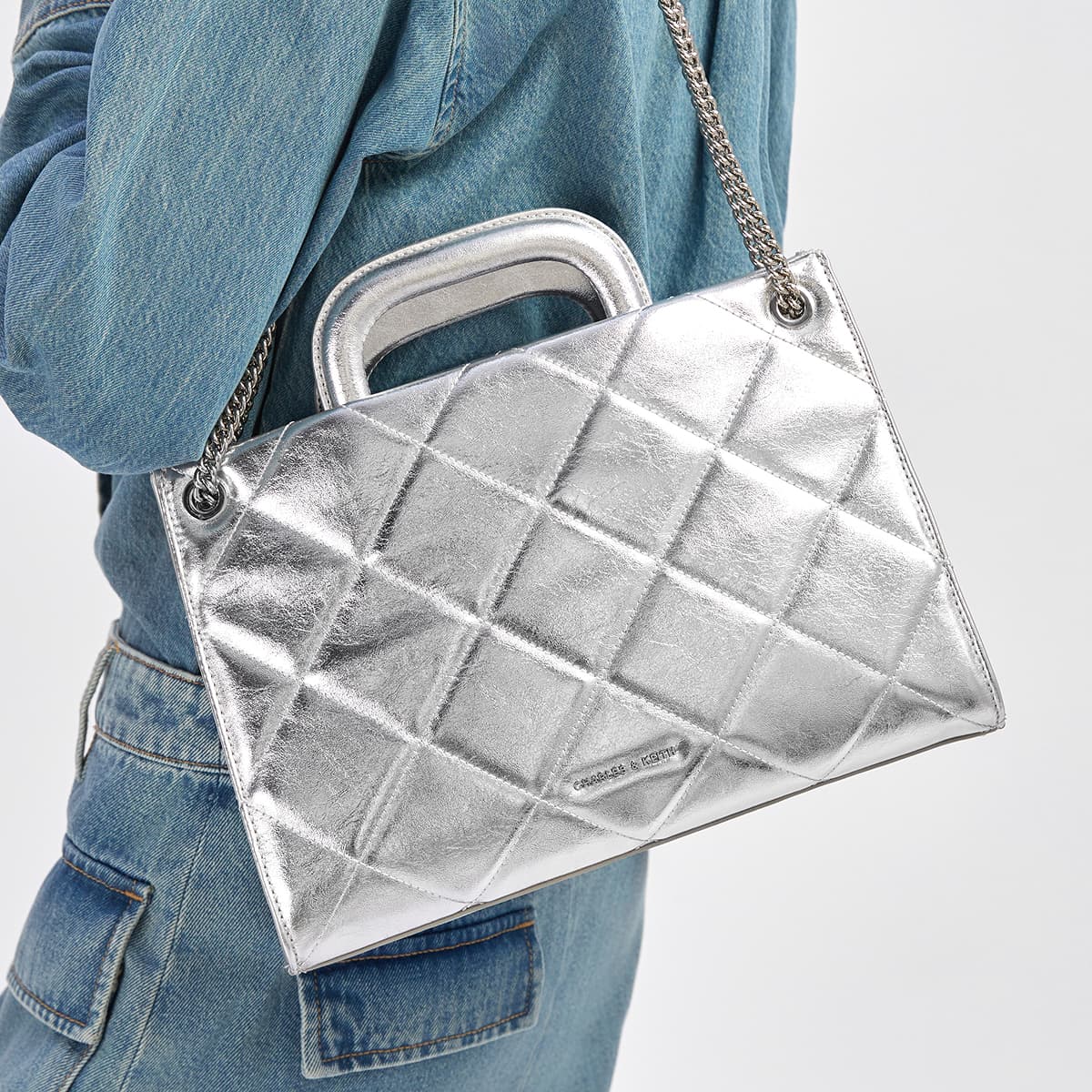 Сумка CHARLES KEITH ПУ (полиуретан) Одно плечо Сумка Средняя Женская Черная Кремовая Молочная Белая Серебряная - изображение 5