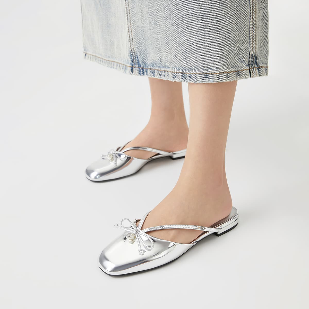 Сандалии CHARLES&KEITH Женские мюли с бантом и искусственным жемчугом, композитная подошва, высота каблука 1,6 см - изображение 3