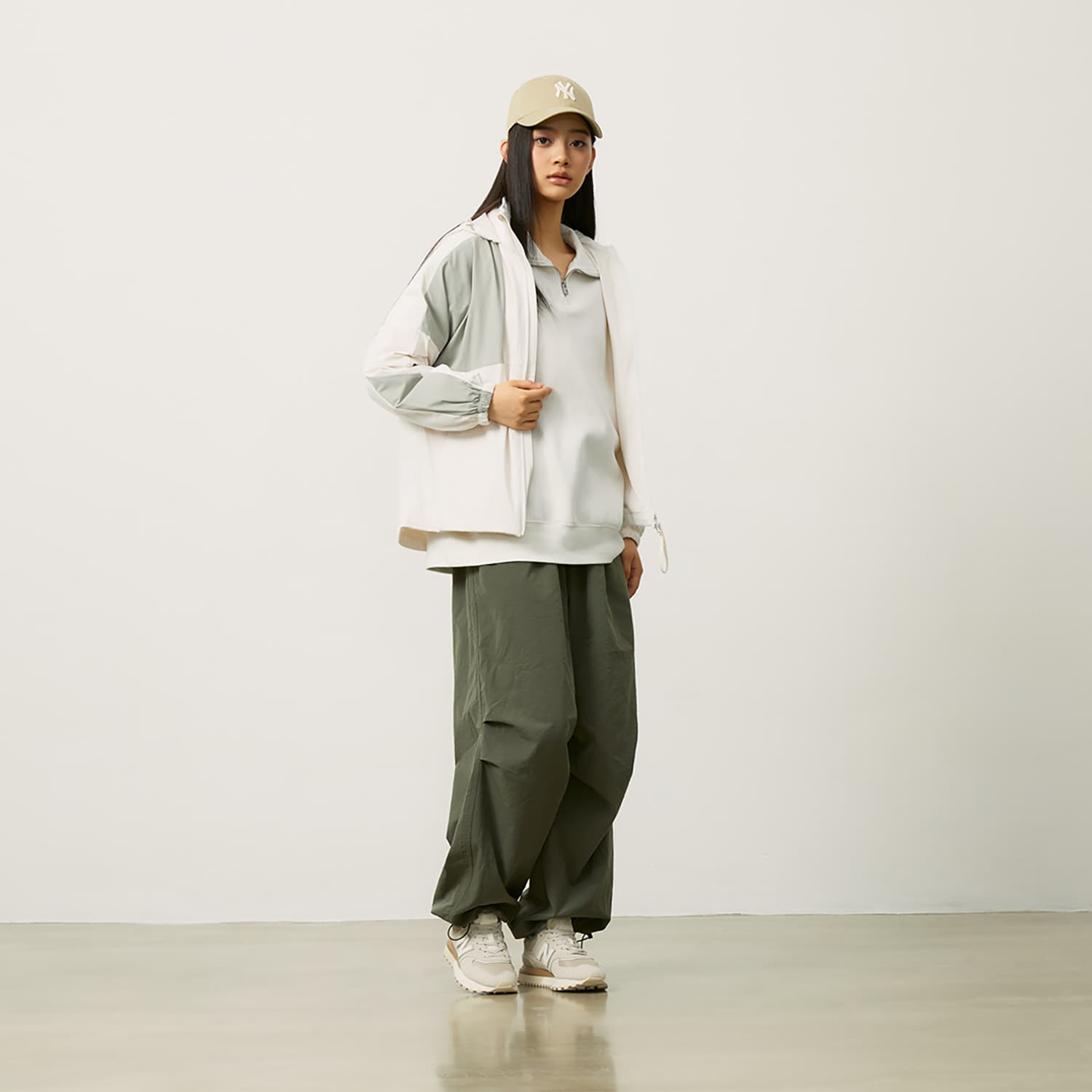 Куртка New Balance Беговая куртка женская цвет слоновая кость - изображение 7