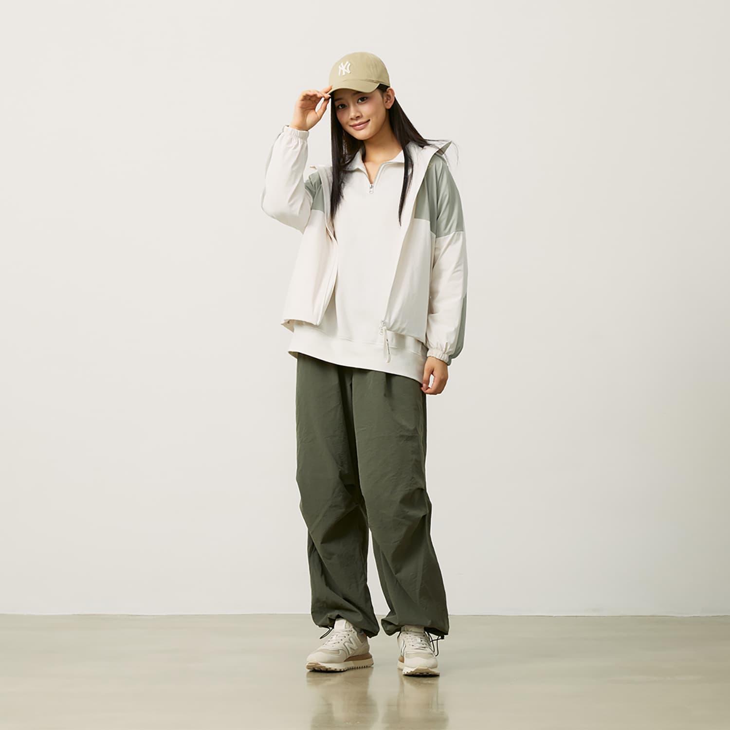 Куртка New Balance Беговая куртка женская цвет слоновая кость - изображение 4
