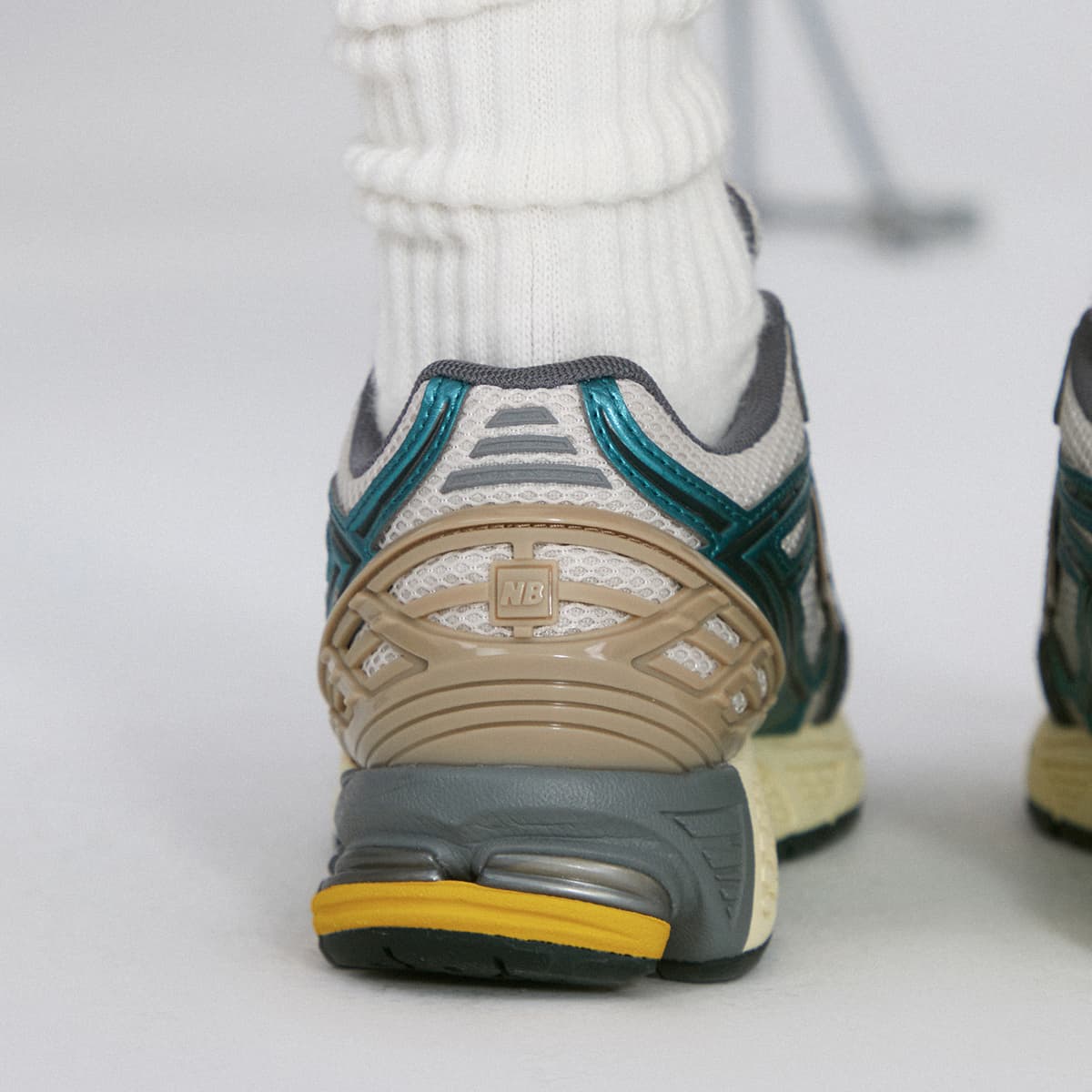 Кроссовки для бега New Balance 1906R - изображение 13