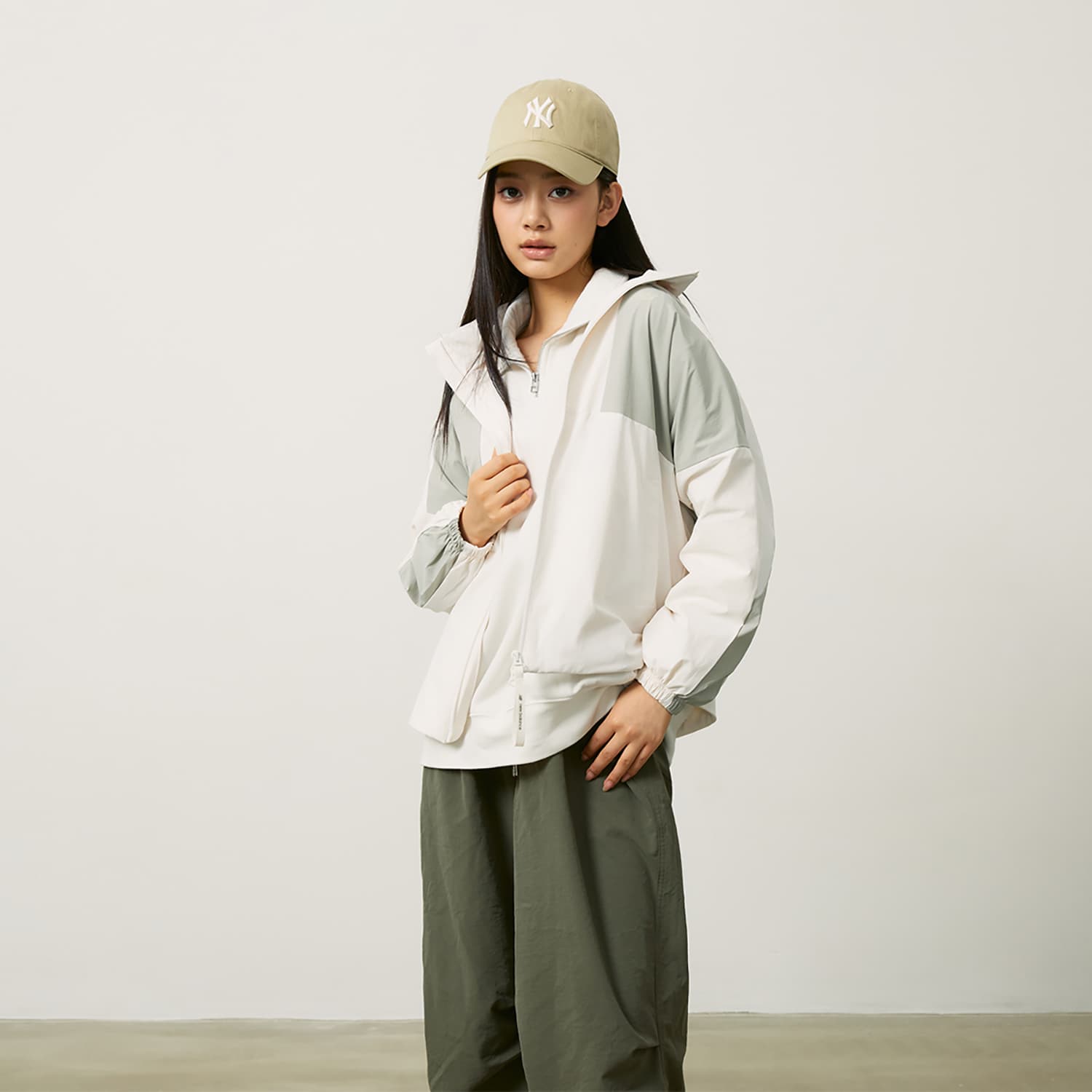 Куртка New Balance Беговая куртка женская цвет слоновая кость - изображение 5