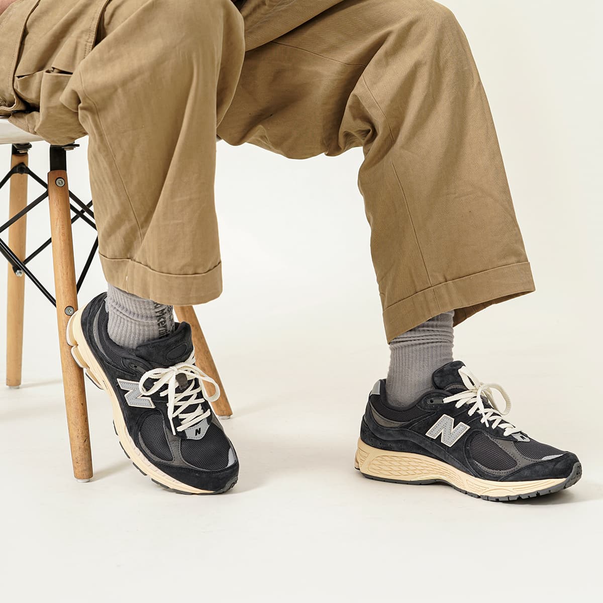 Кроссовки для бега New Balance 2002R Grey Carbon - изображение 9