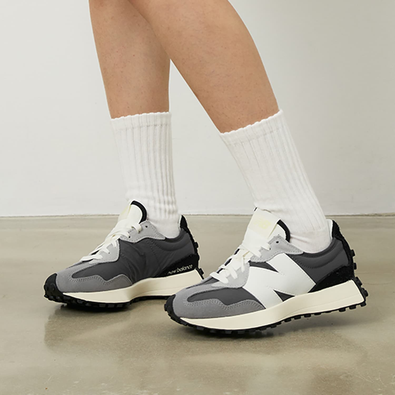 Кроссовки New Balance 327 Black Grey - изображение 12