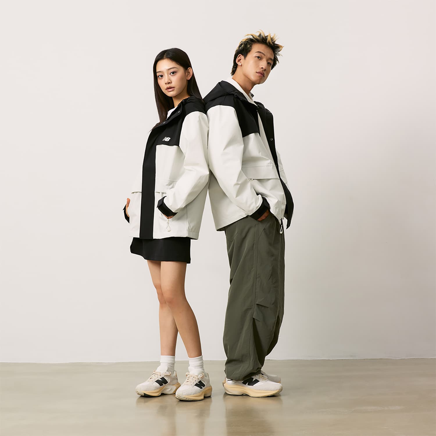 Куртка New Balance Куртки и Пальто Унисекс Кремовый Белый - изображение 4