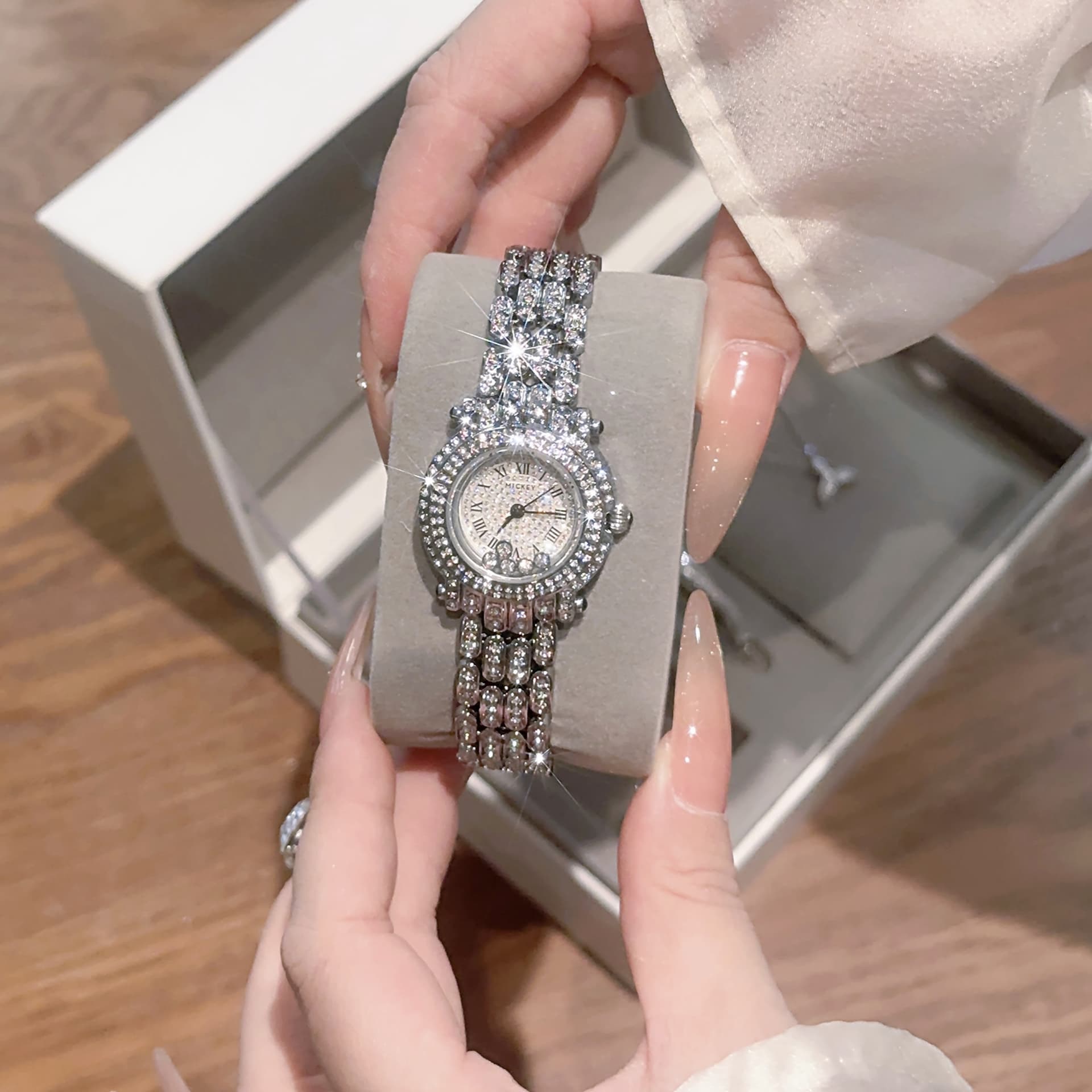 Часы Disney Mickey SERIES Кварцевый механизм Сплав Шнуровка Watch Women's Watch Серебристый циферблат - изображение 5