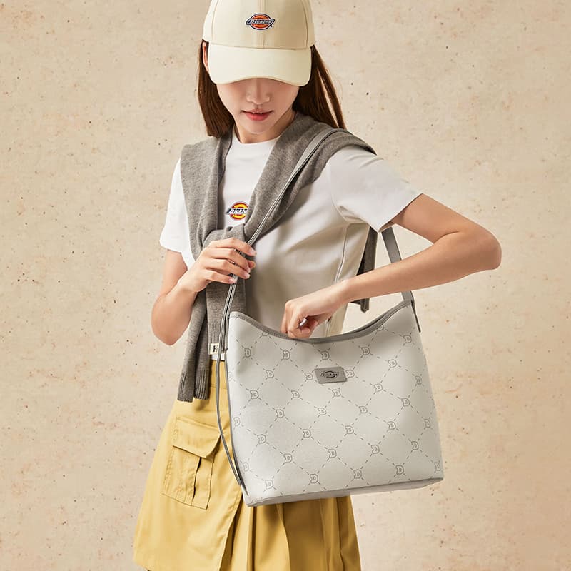 Сумка через плечо Dickies PVC Crossbody Bag Стандартная Женская Бежевая Абрикосовая Серая - изображение 11