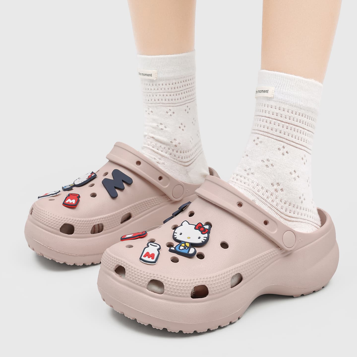 Сабо Sanrio Hello Kitty Летние дышащие слипоны на платформе с мультяшным рисунком для девушек Универсальные уличные клоги - изображение 4