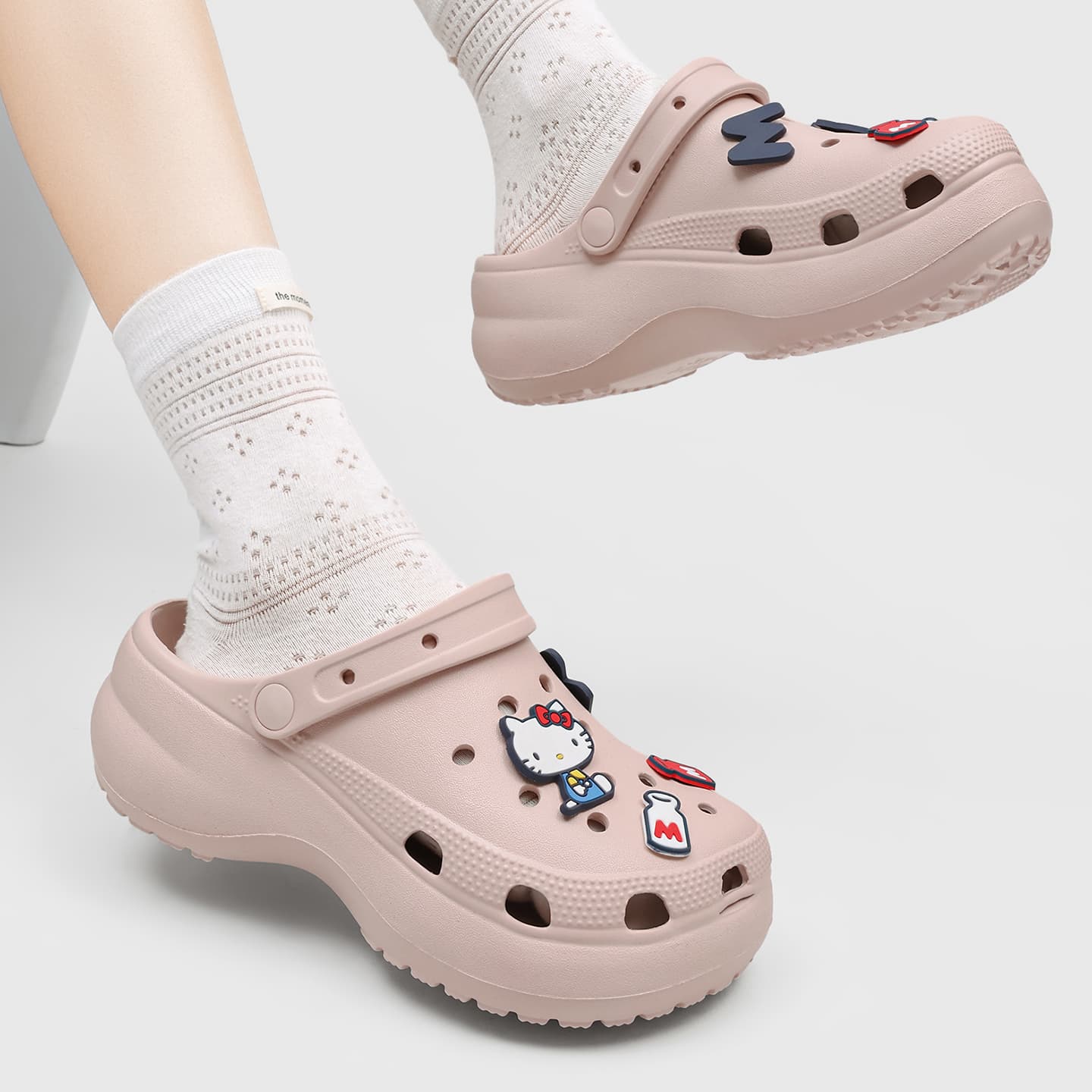 Сабо Sanrio Hello Kitty Летние дышащие слипоны на платформе с мультяшным рисунком для девушек Универсальные уличные клоги - изображение 6