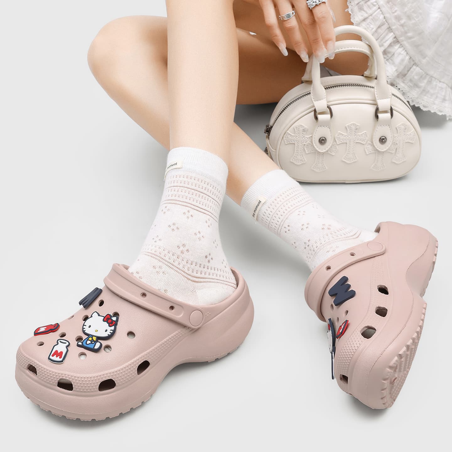 Сабо Sanrio Hello Kitty Летние дышащие слипоны на платформе с мультяшным рисунком для девушек Универсальные уличные клоги - изображение 5