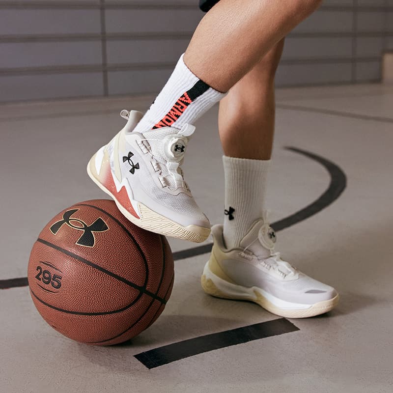 Кроссовки для баскетбола Under Armour Basketball Collection Баскетбольные кроссовки для детей - изображение 3