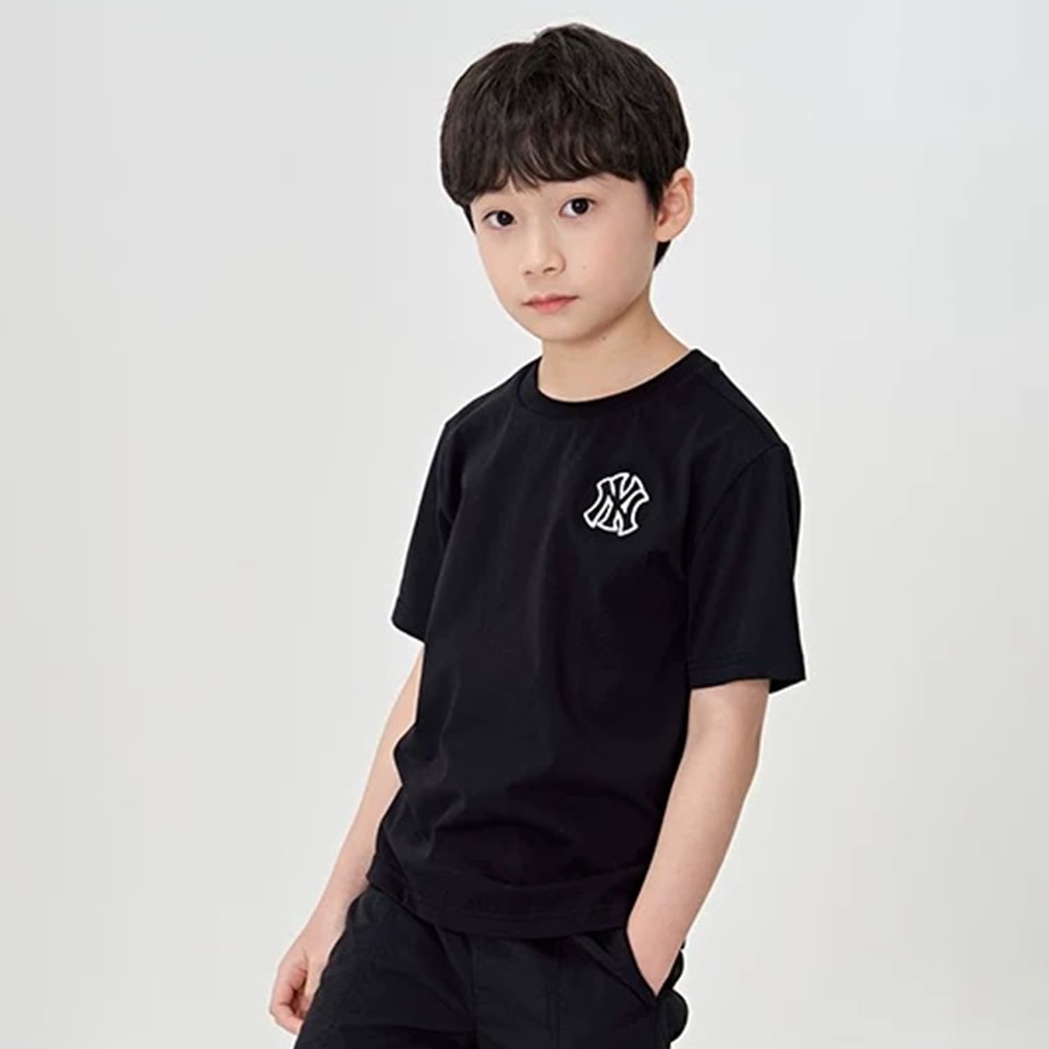 Футболка MLB KIDS Basic New York Yankees T-Shirt SS25 Черный Детский - изображение 3