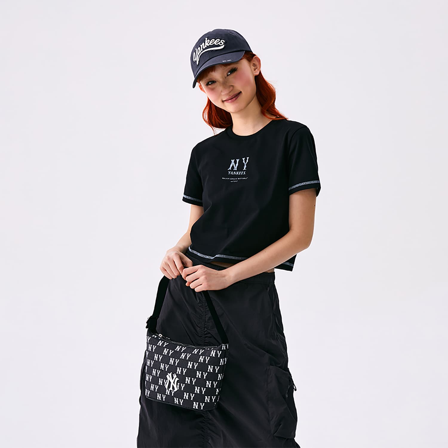 Футболка MLB Base Logo New York Yankees Черные Женские T-рубашки - изображение 4