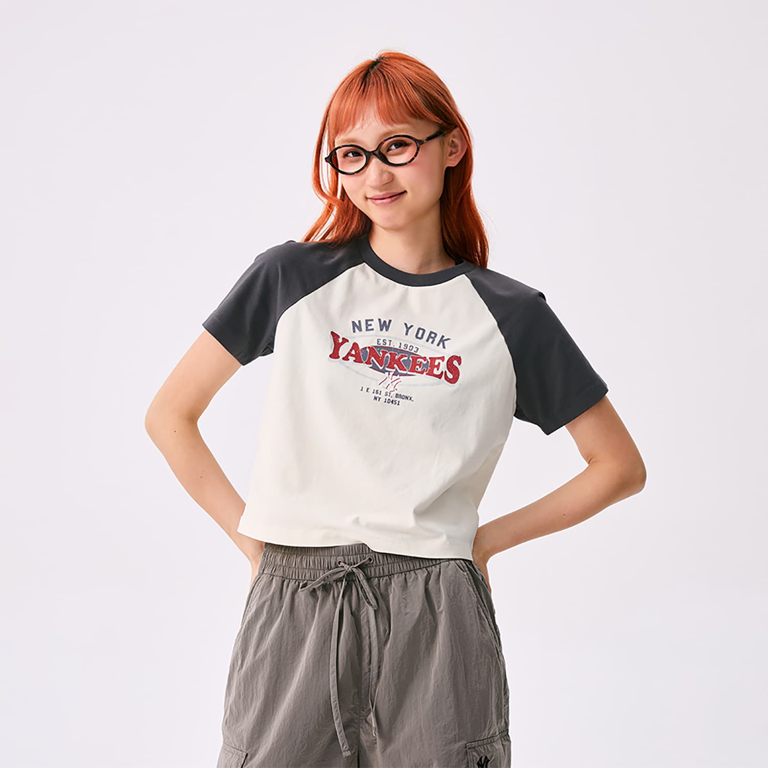 Футболка MLB Preppy Style Collection New York Yankees SS25 T Рубашка Женская Кремовая - изображение 3