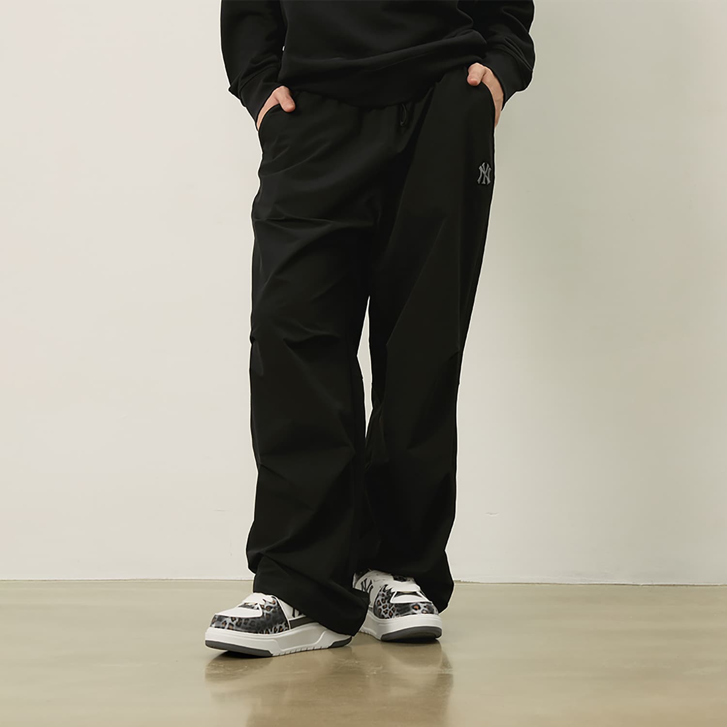 Штаны MLB New York Yankees Basic Collection FW24 Повседневные штаны Унисекс Черные - изображение 6